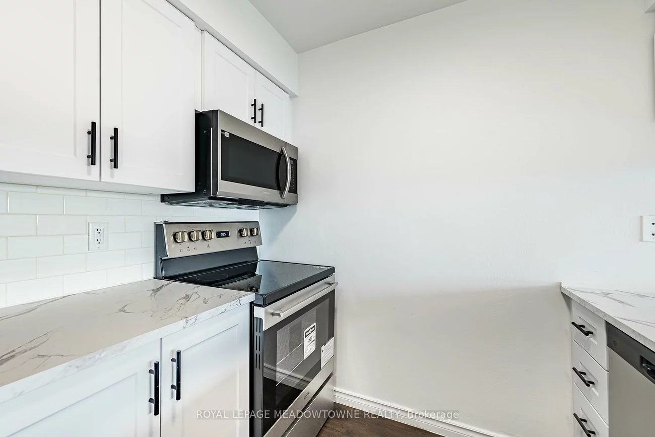 12, Laurelcrest, Queen Street Corridor, Brampton