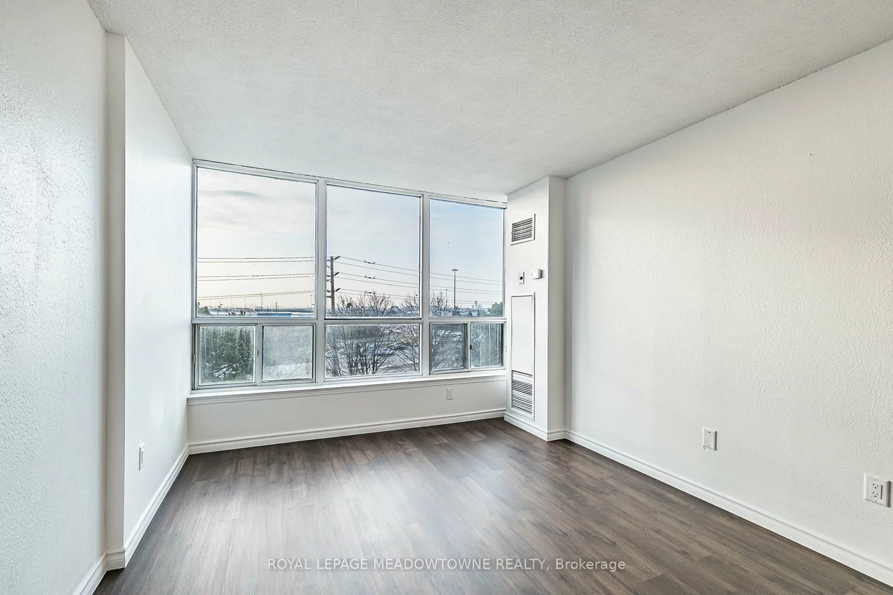 12, Laurelcrest, Queen Street Corridor, Brampton