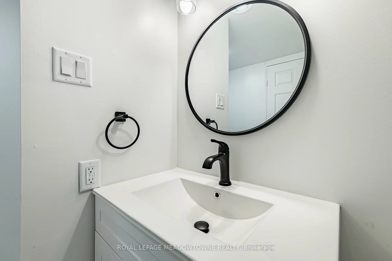 12, Laurelcrest, Queen Street Corridor, Brampton