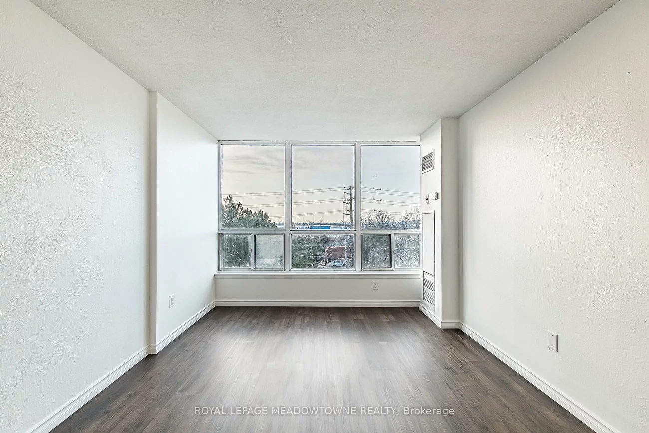 12, Laurelcrest, Queen Street Corridor, Brampton