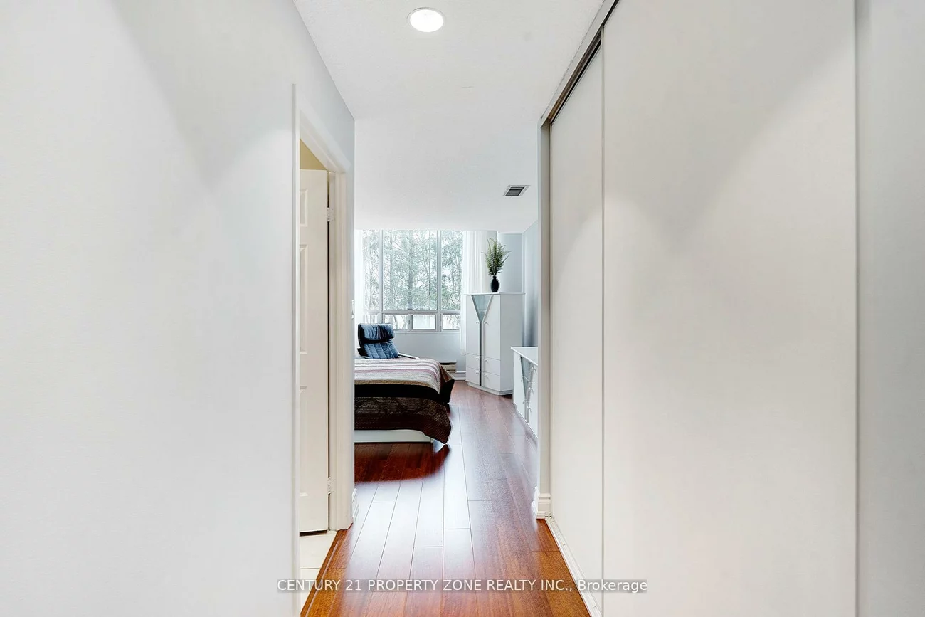 330, Mill, Brampton South, Brampton