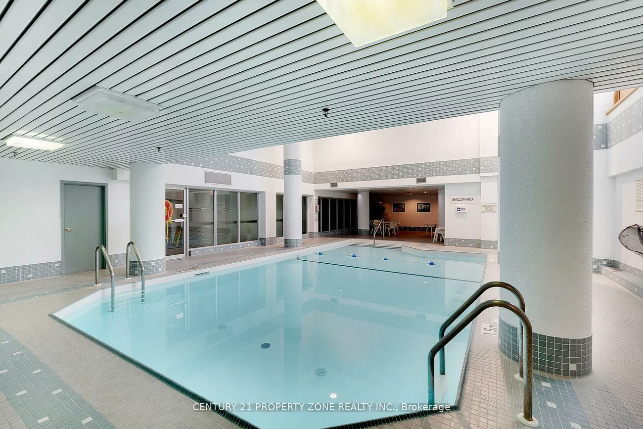 330, Mill, Brampton South, Brampton