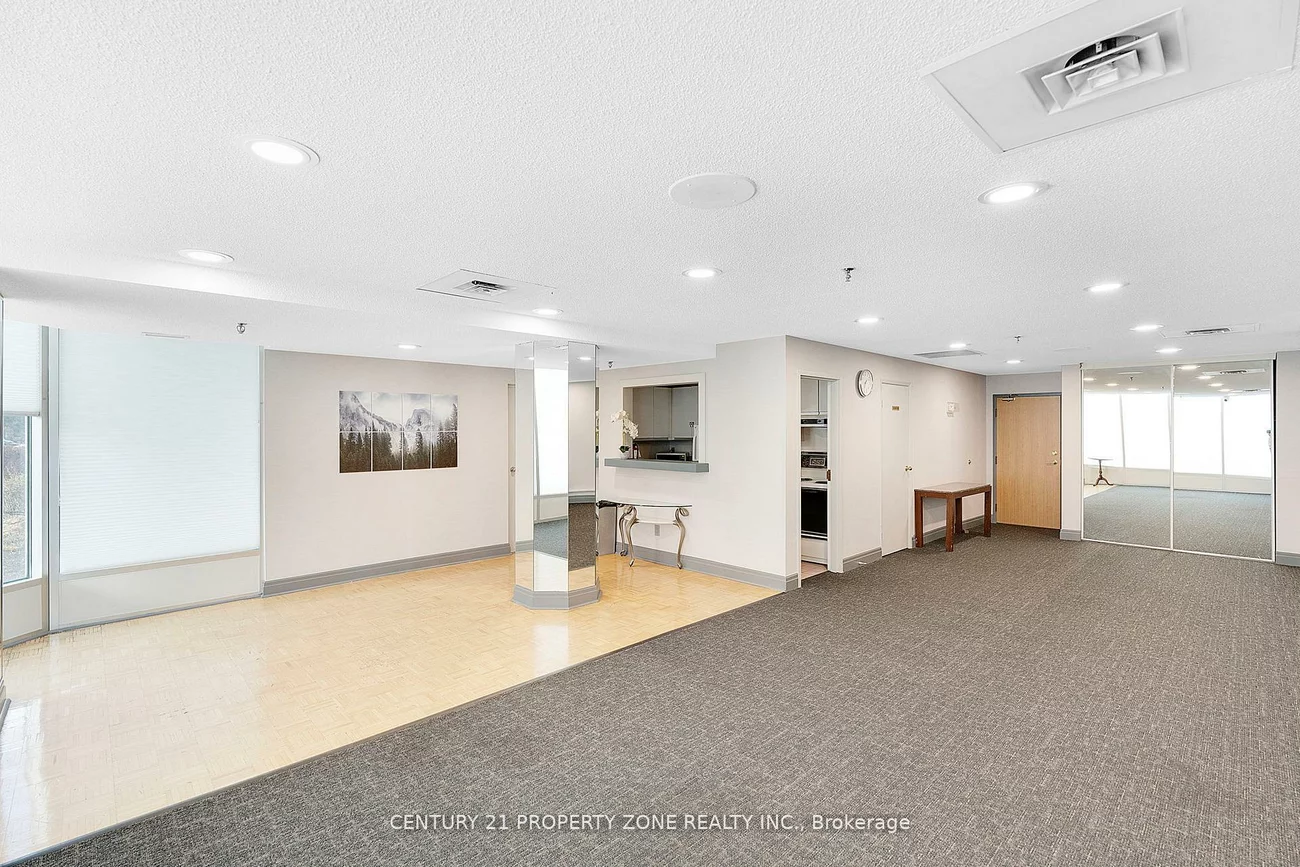 330, Mill, Brampton South, Brampton