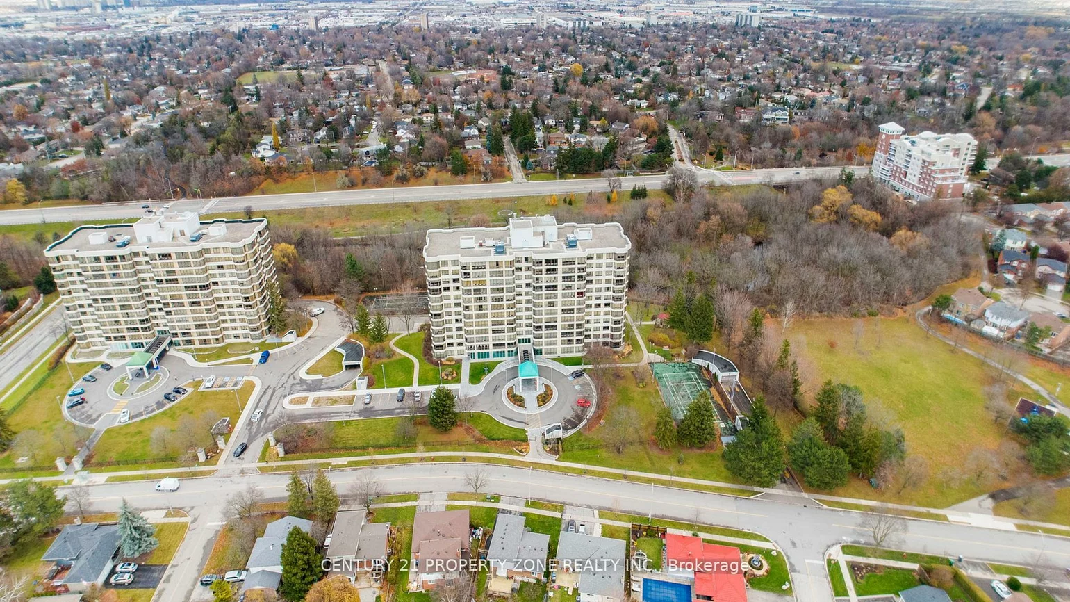 330, Mill, Brampton South, Brampton
