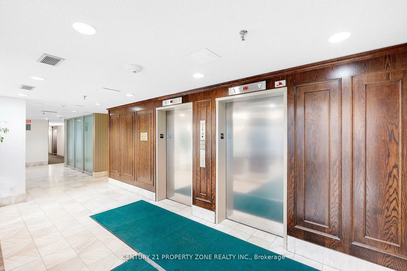 330, Mill, Brampton South, Brampton