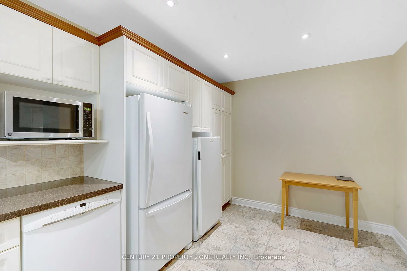 330, Mill, Brampton South, Brampton