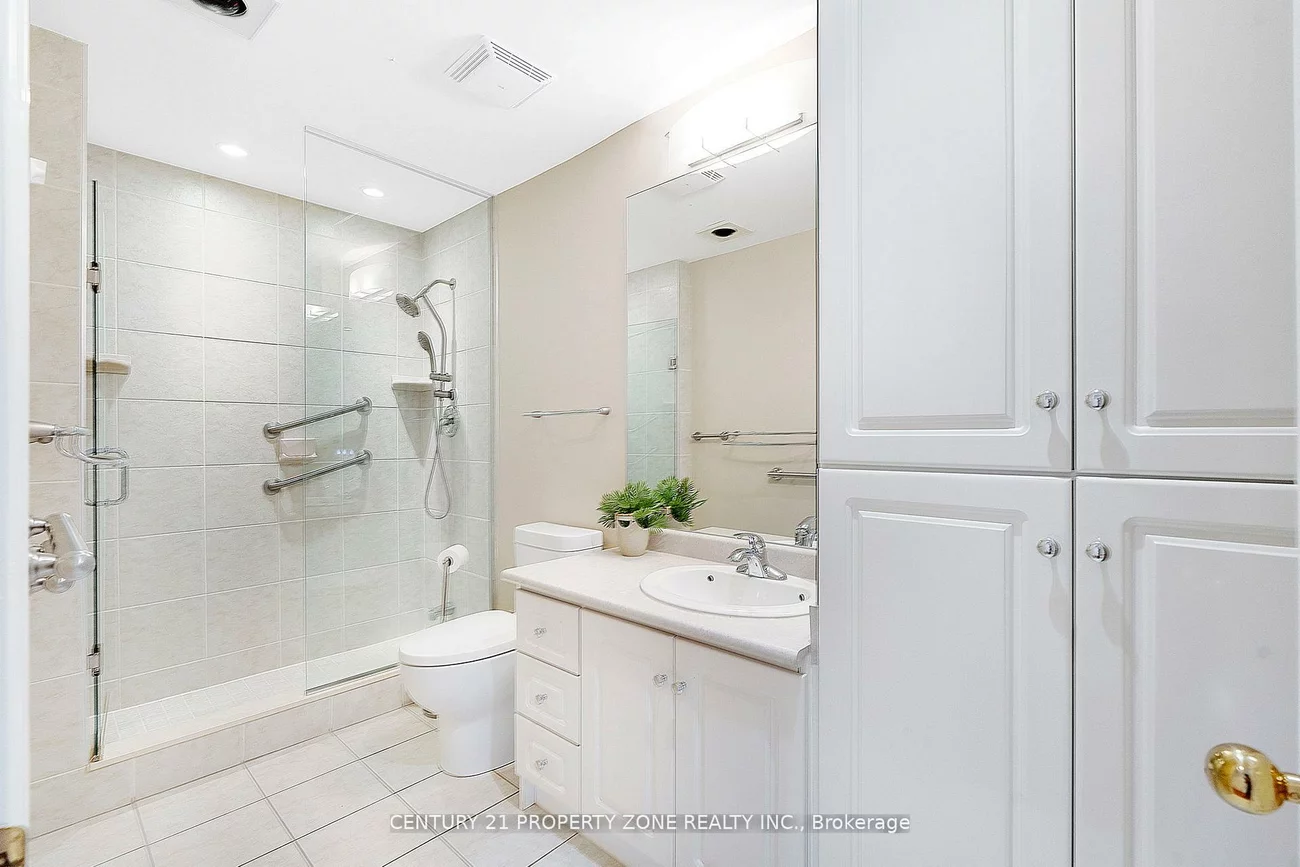 330, Mill, Brampton South, Brampton