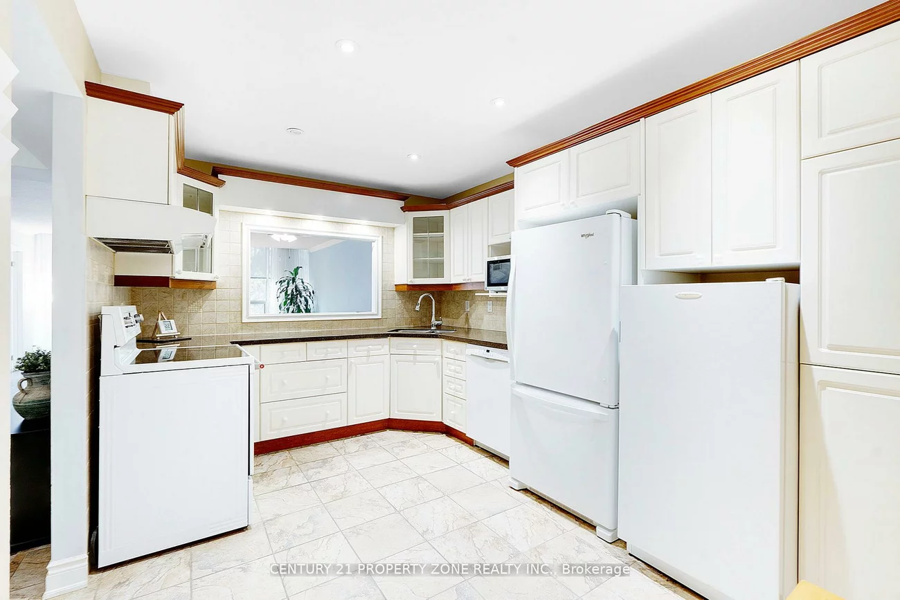 330, Mill, Brampton South, Brampton