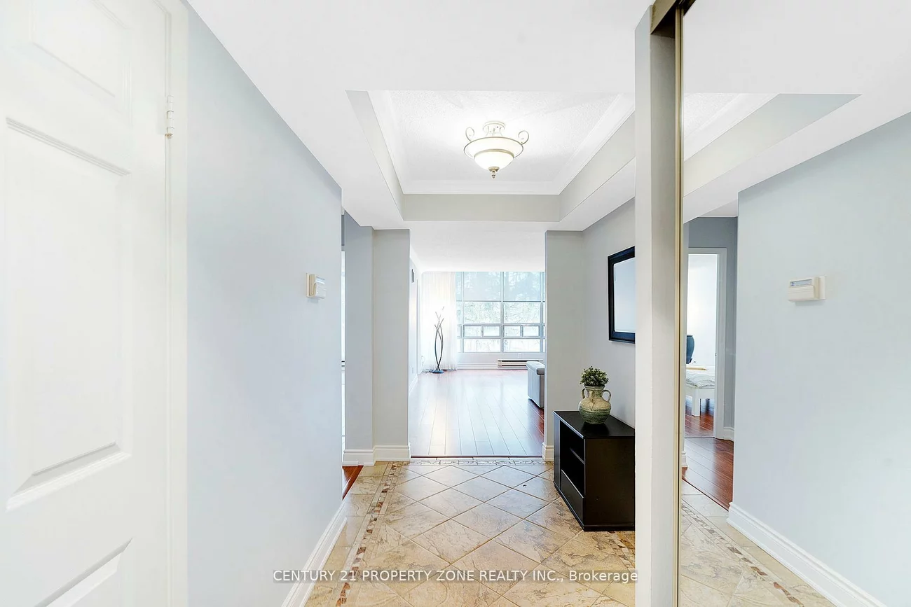 330, Mill, Brampton South, Brampton