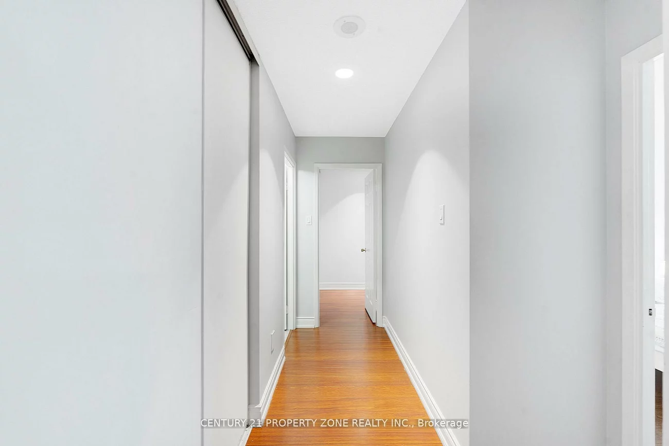 330, Mill, Brampton South, Brampton