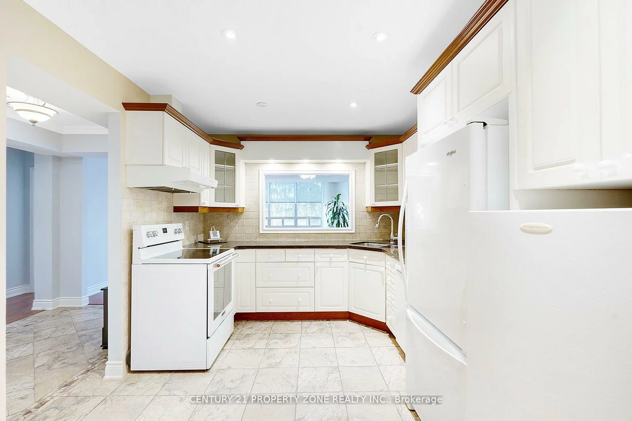 330, Mill, Brampton South, Brampton