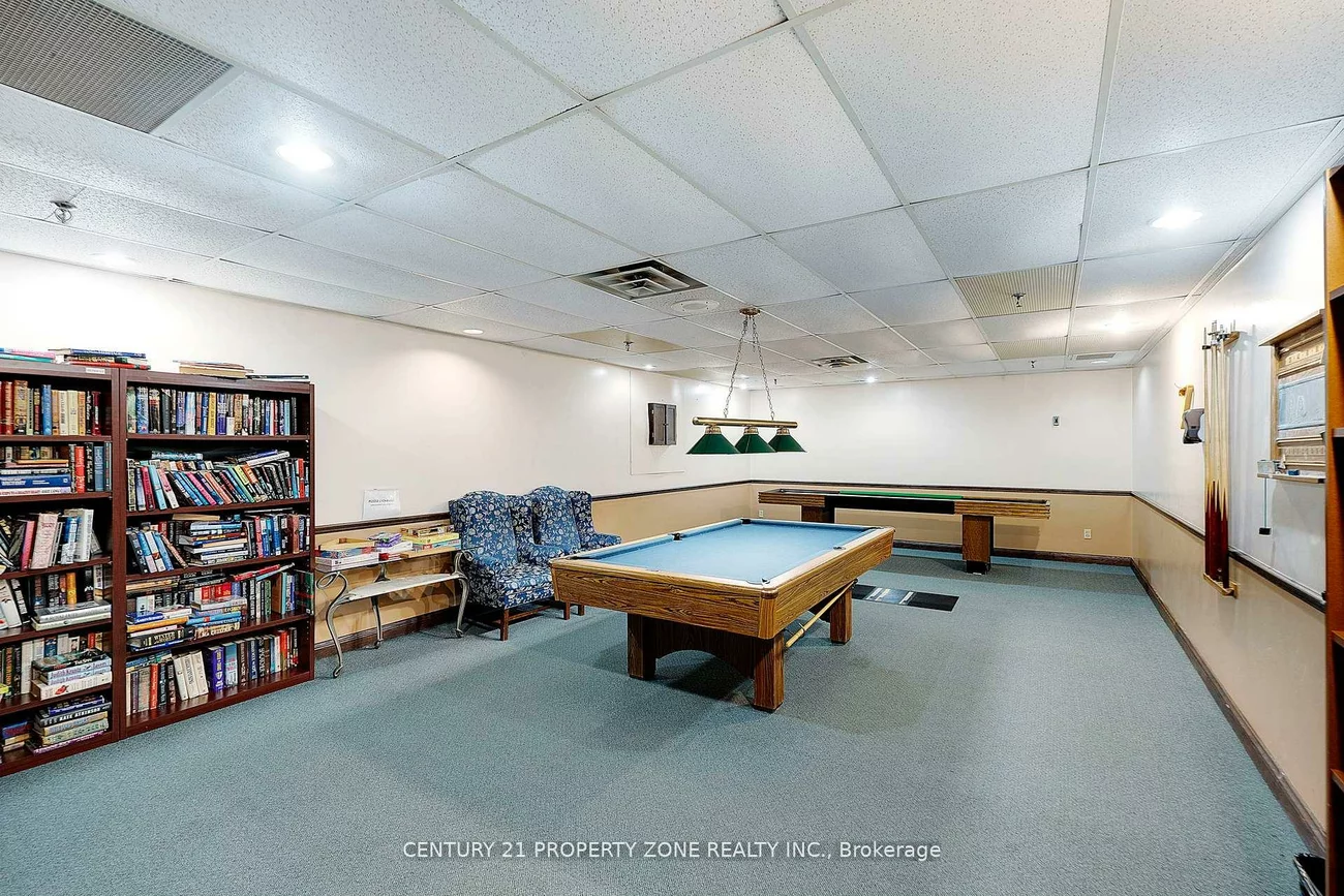 330, Mill, Brampton South, Brampton