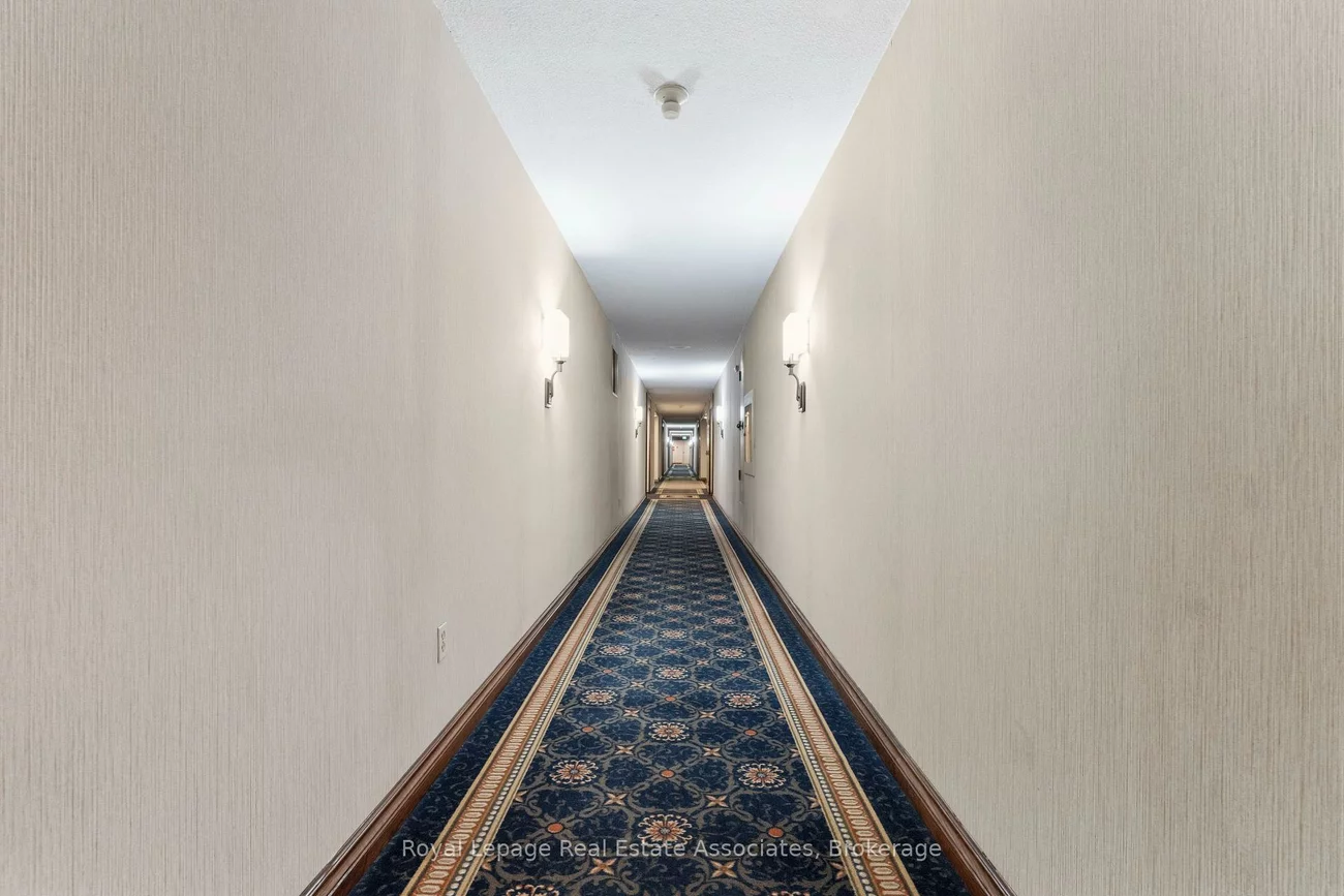 100, County Court, Fletcher's Creek South, Brampton