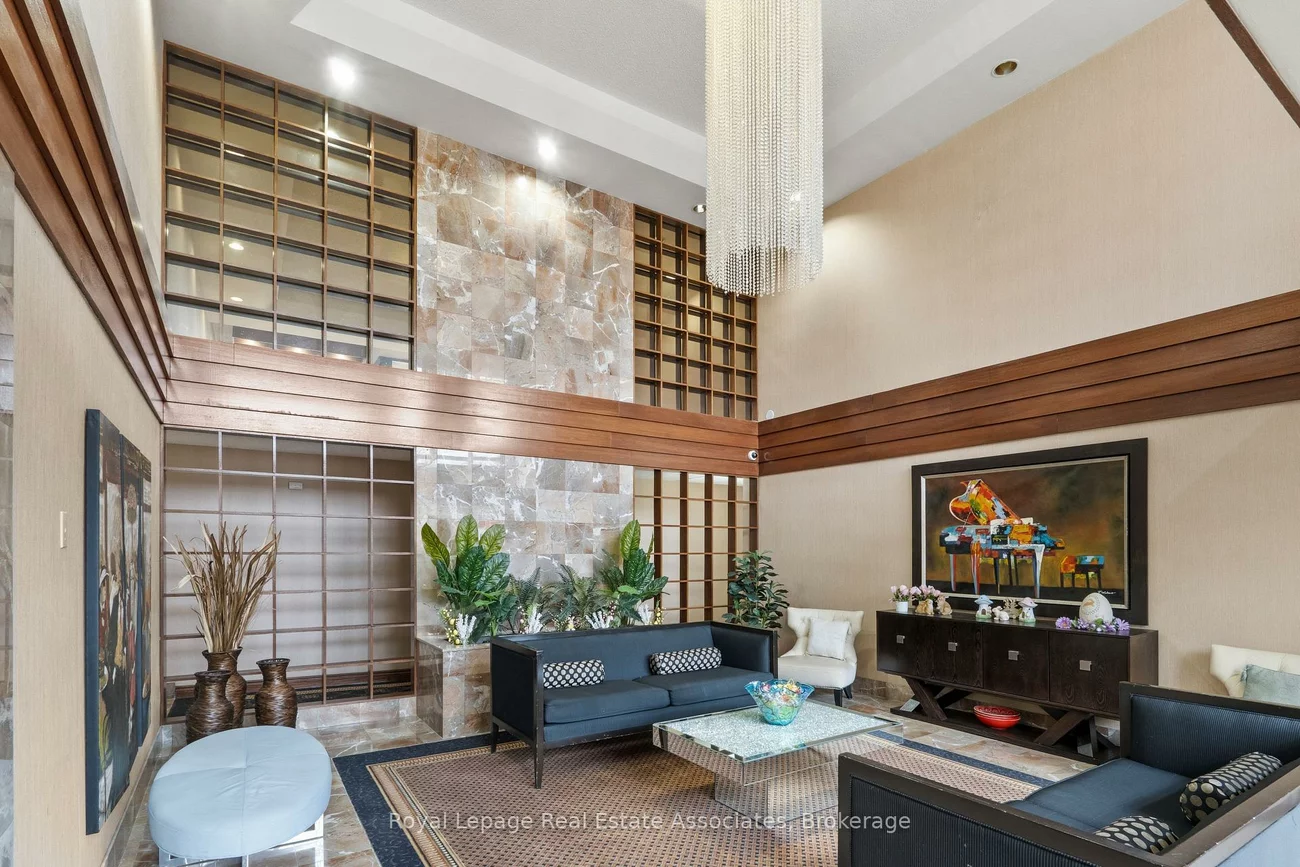 100, County Court, Fletcher's Creek South, Brampton