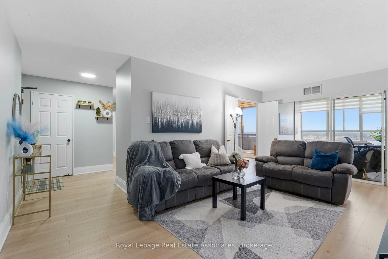 100, County Court, Fletcher's Creek South, Brampton