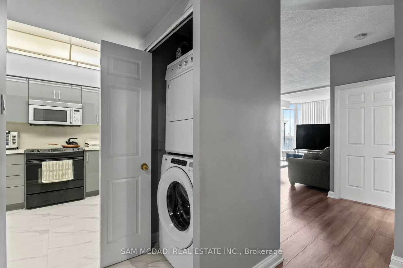 24, Hanover, Queen Street Corridor, Brampton