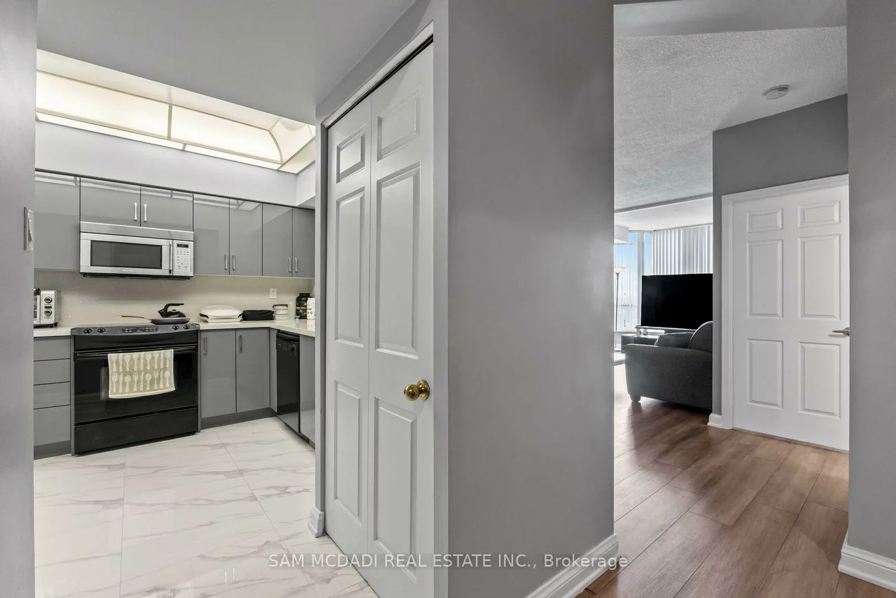 24, Hanover, Queen Street Corridor, Brampton