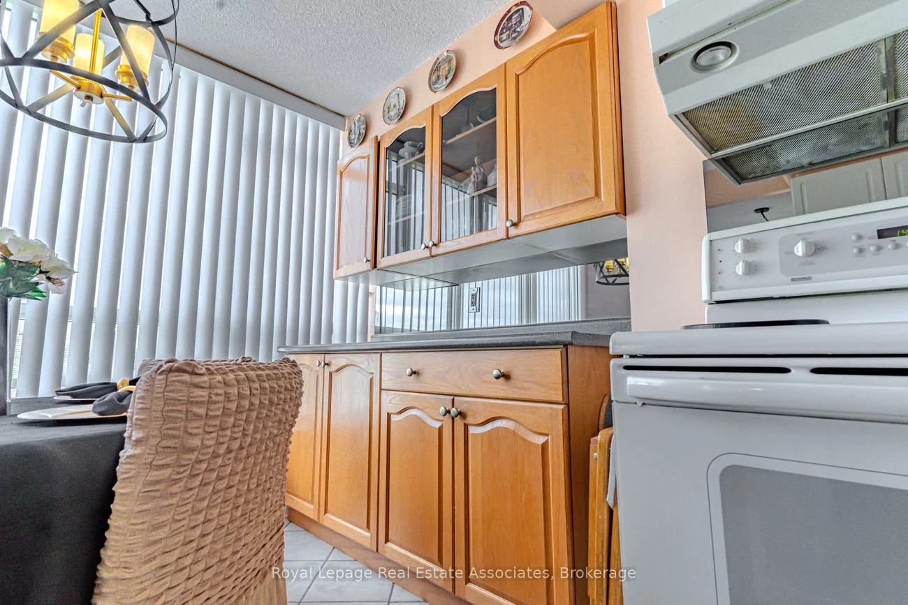 12, Laurelcrest, Queen Street Corridor, Brampton