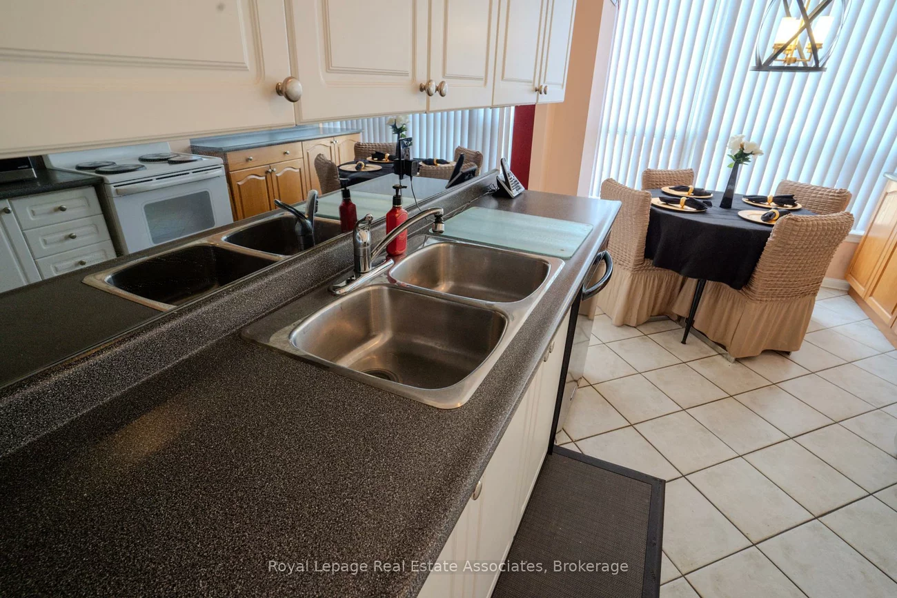 12, Laurelcrest, Queen Street Corridor, Brampton