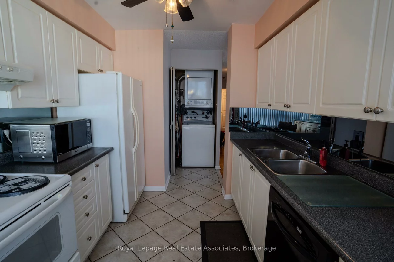 12, Laurelcrest, Queen Street Corridor, Brampton
