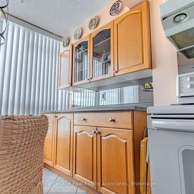 12, Laurelcrest, Queen Street Corridor, Brampton