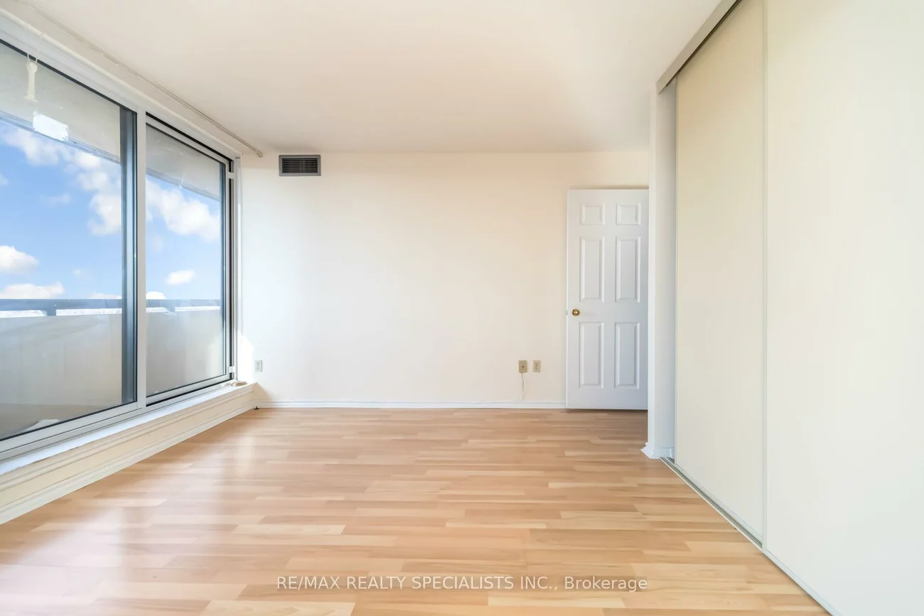 100, County Court, Fletcher's Creek South, Brampton