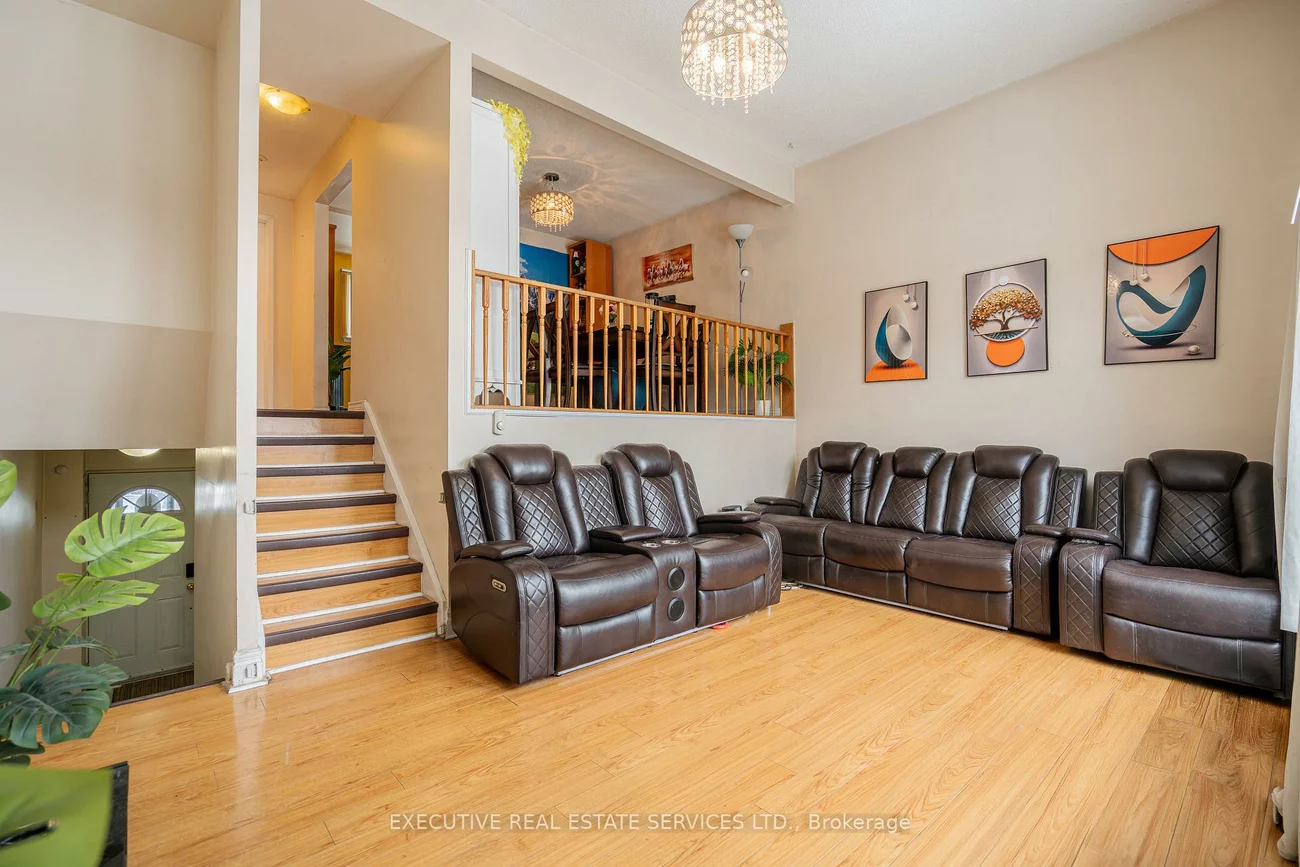 25, Briar, Avondale, Brampton