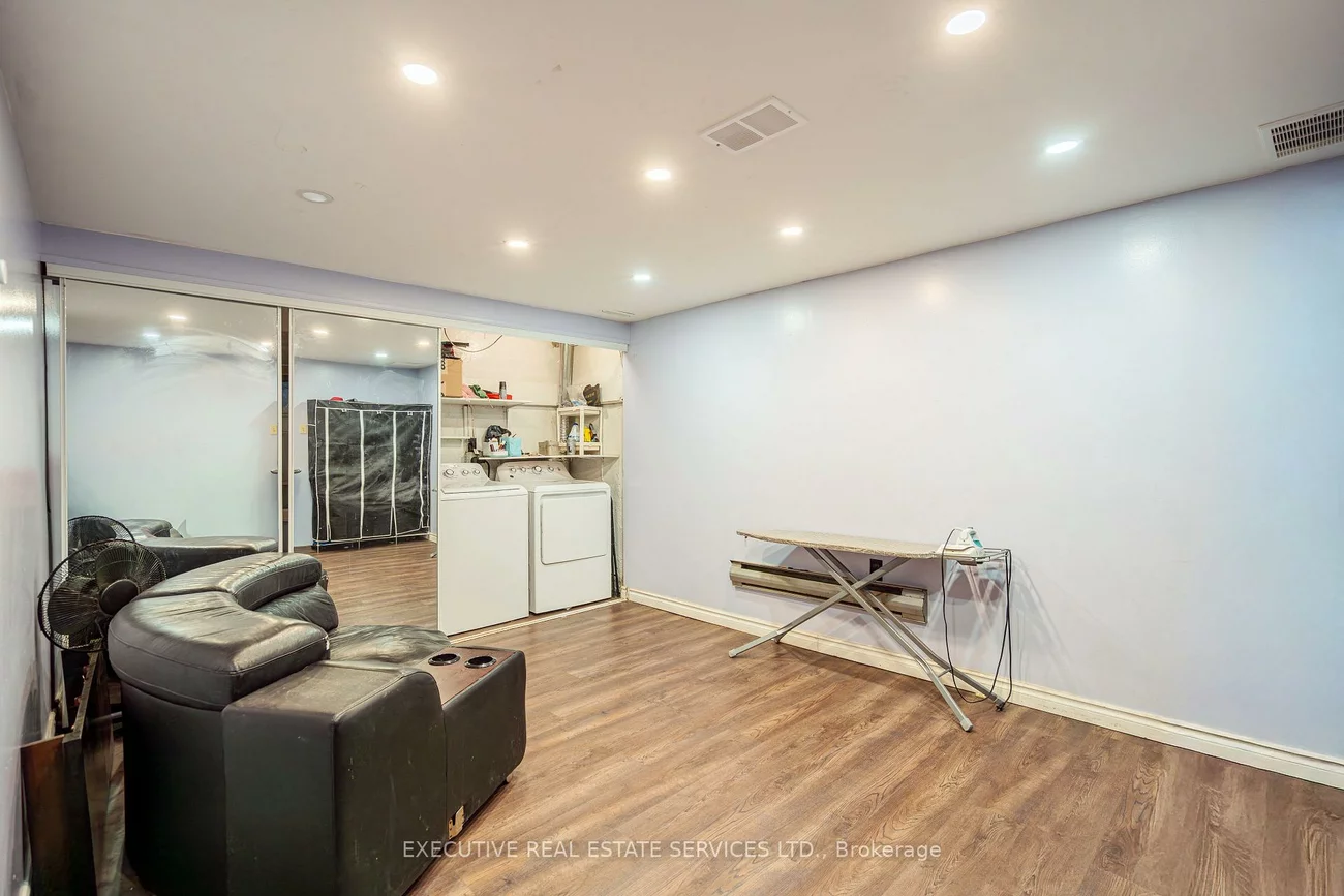 25, Briar, Avondale, Brampton