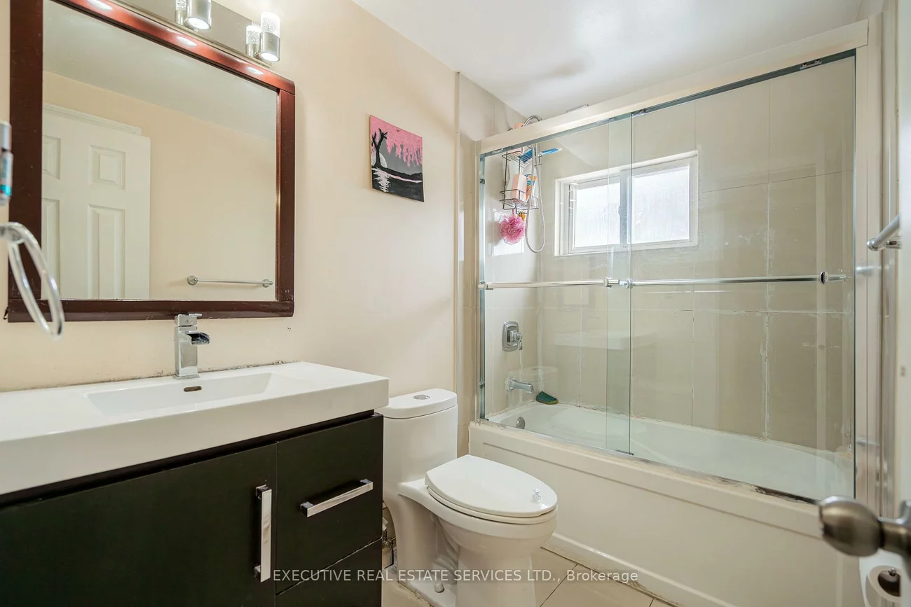 25, Briar, Avondale, Brampton