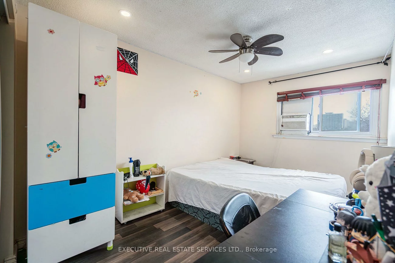 25, Briar, Avondale, Brampton