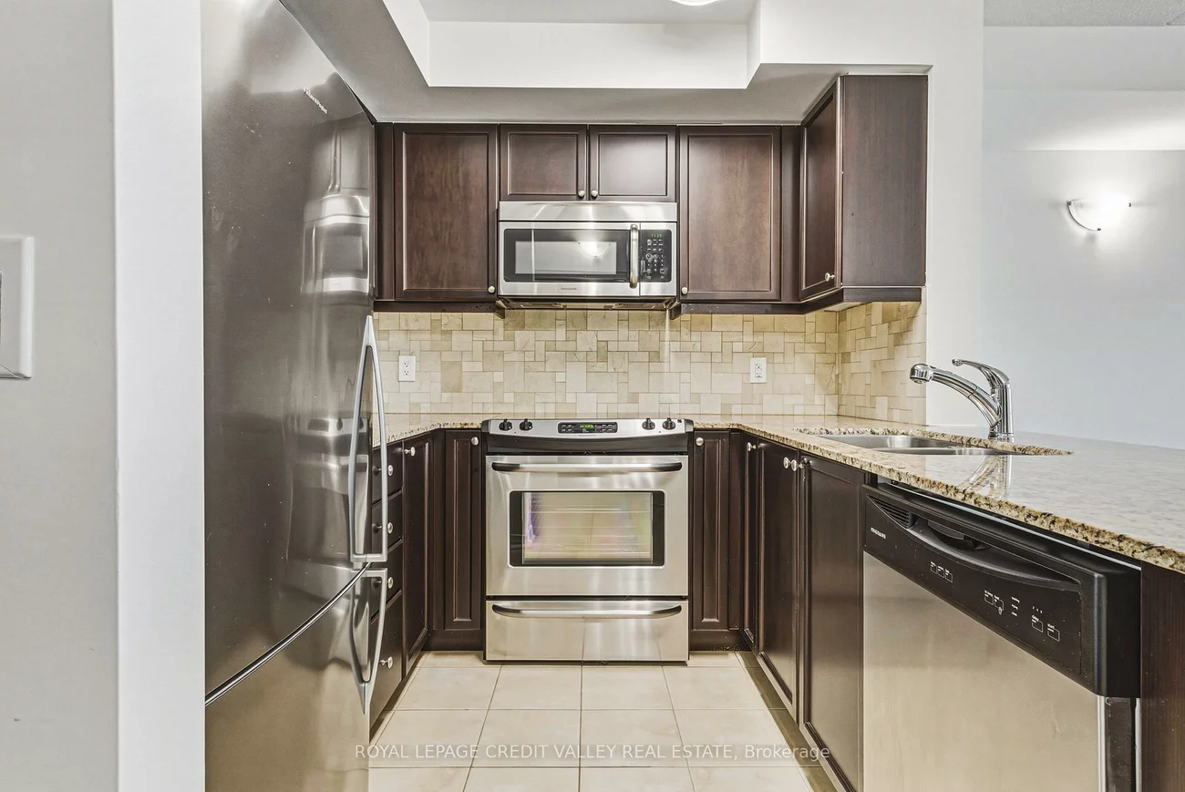 60, Via Rosedale, Sandringham-Wellington, Brampton