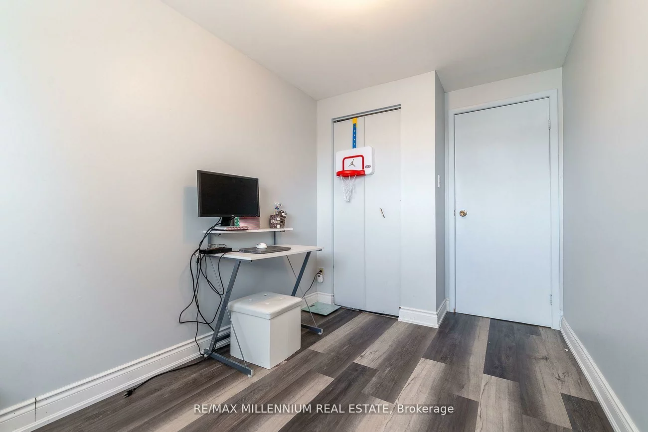 52, Village, Brampton East, Brampton