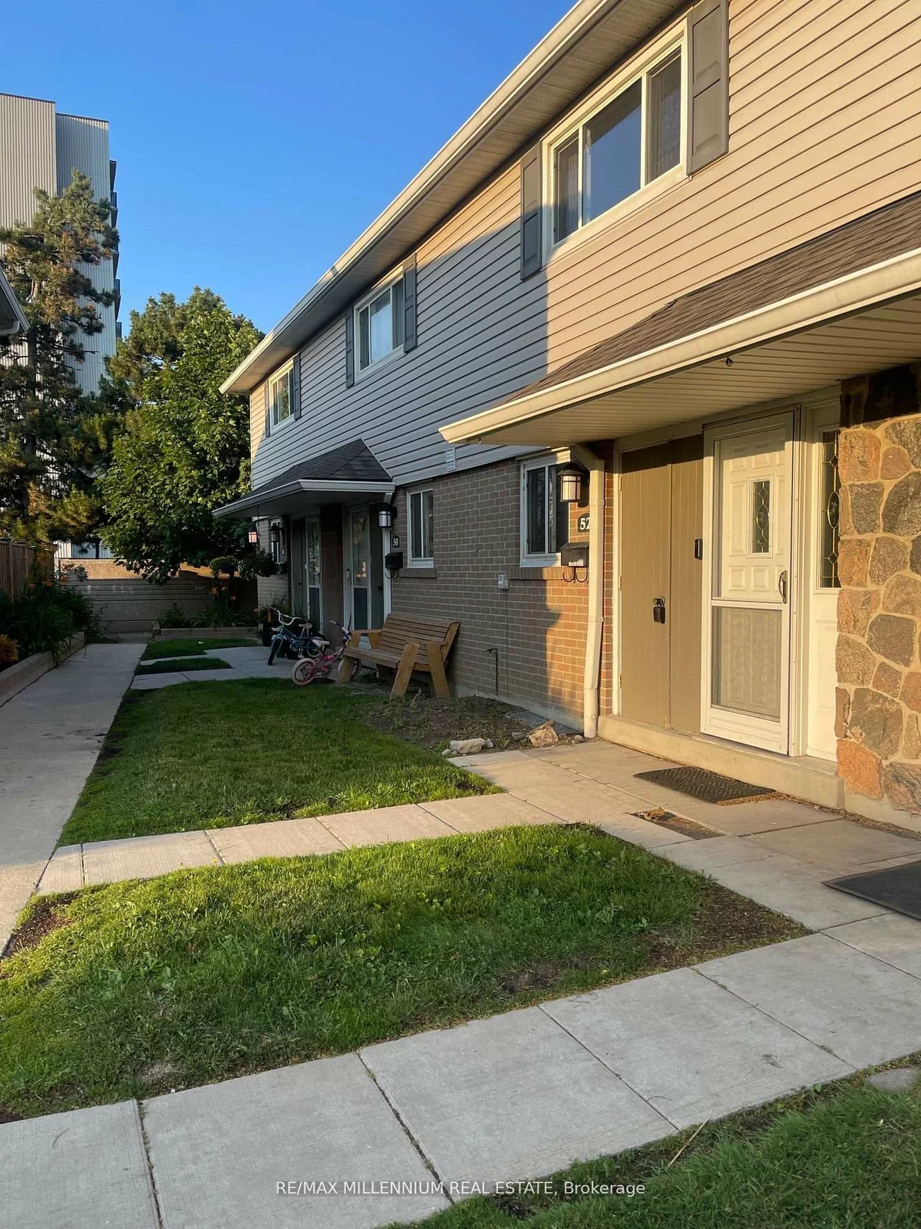 52, Village, Brampton East, Brampton