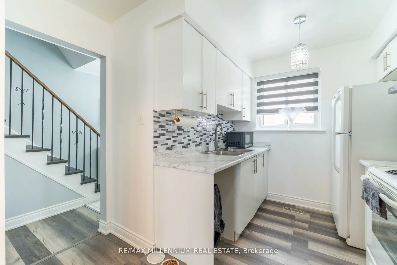 52, Village, Brampton East, Brampton