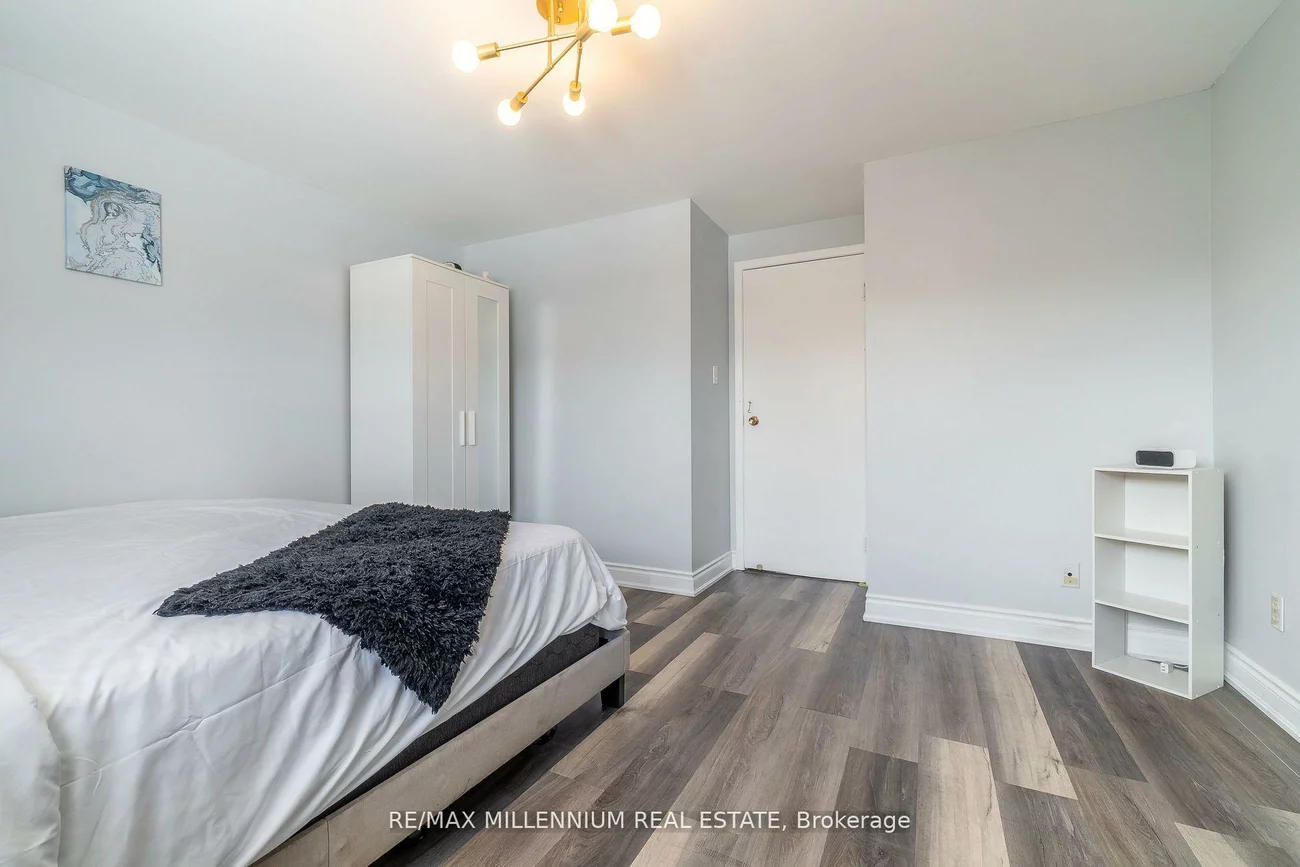52, Village, Brampton East, Brampton