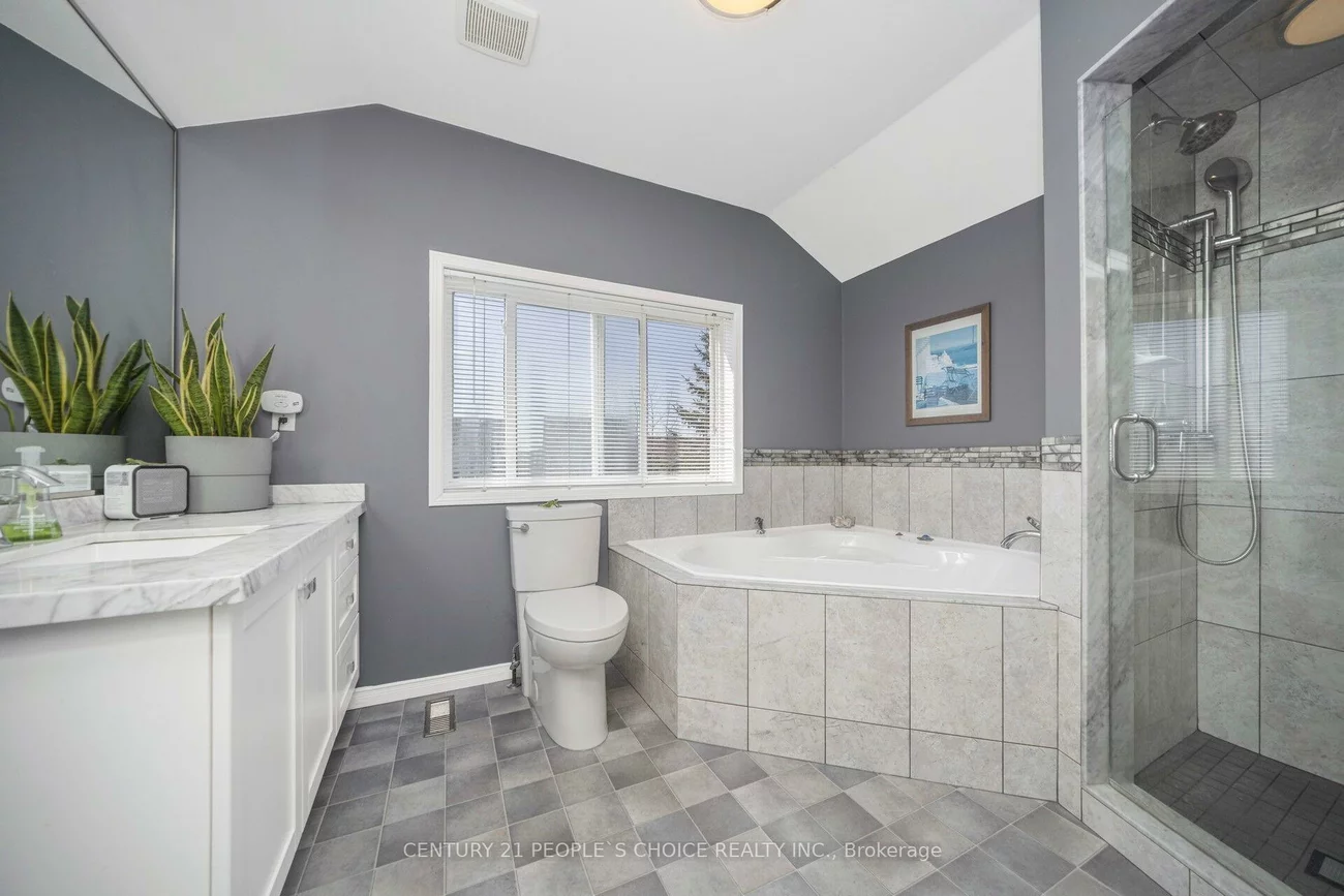 119, Spadina, Brampton West, Brampton