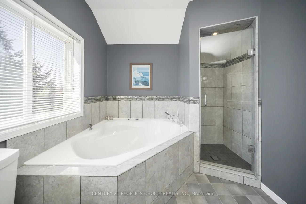 119, Spadina, Brampton West, Brampton