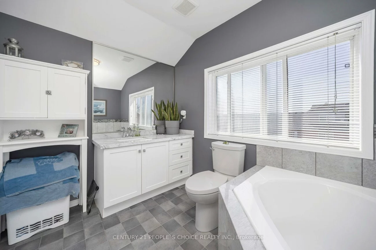 119, Spadina, Brampton West, Brampton
