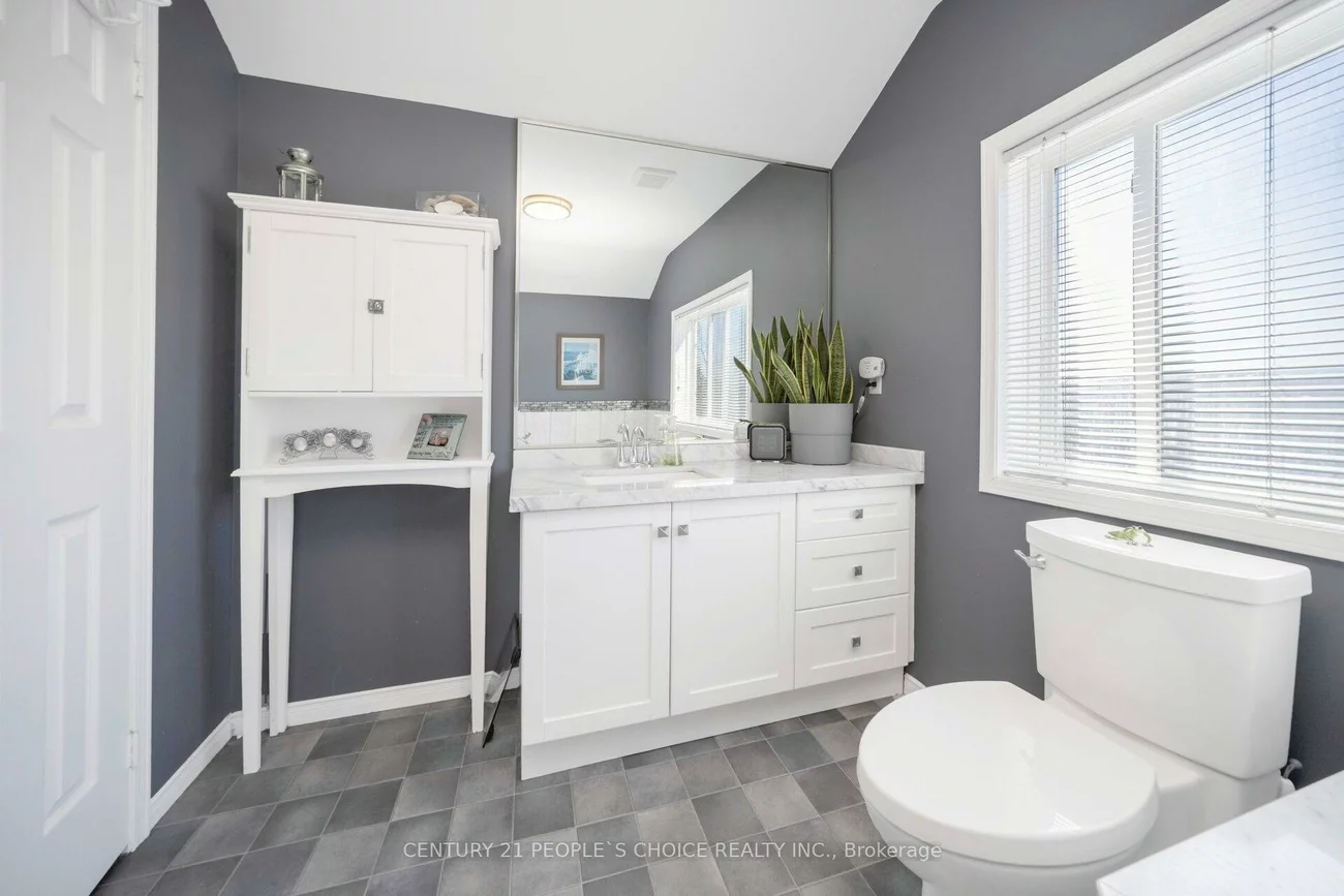 119, Spadina, Brampton West, Brampton