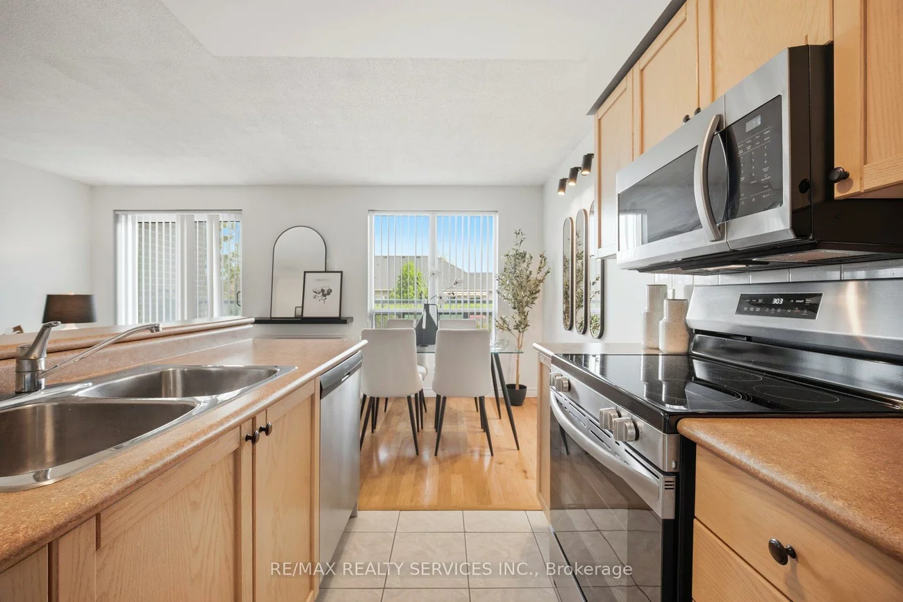 25, Via Rosedale, Sandringham-Wellington, Brampton