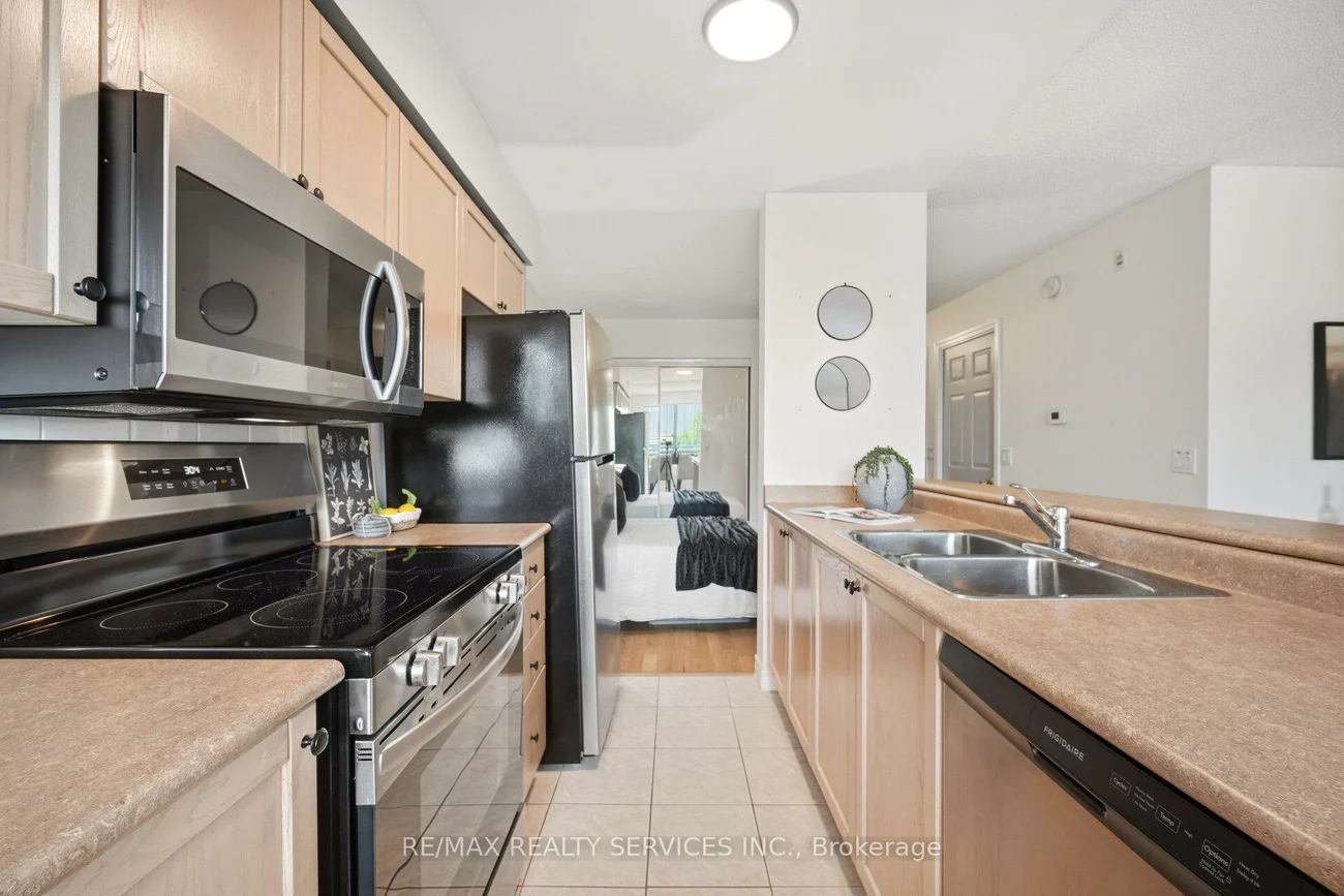 25, Via Rosedale, Sandringham-Wellington, Brampton