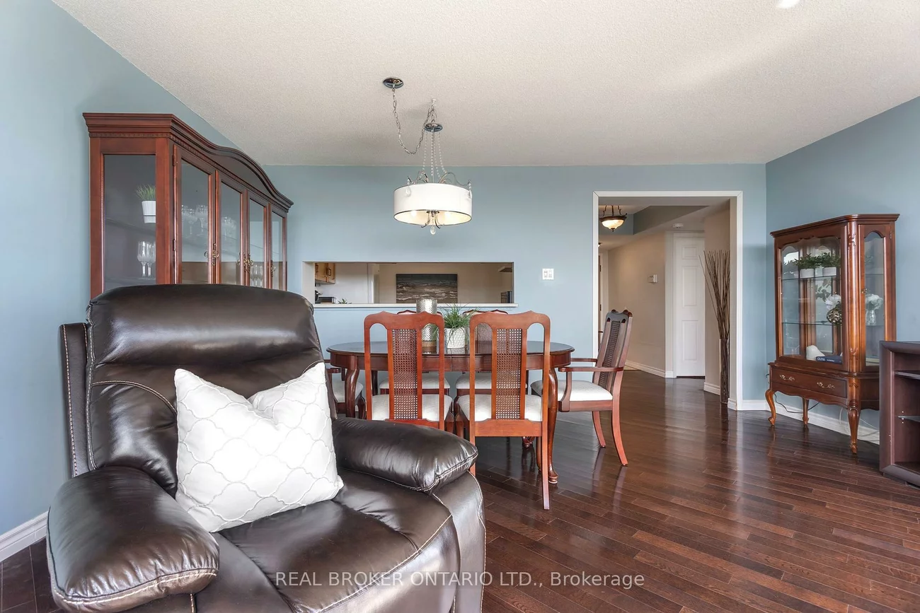 330, Mill, Brampton South, Brampton