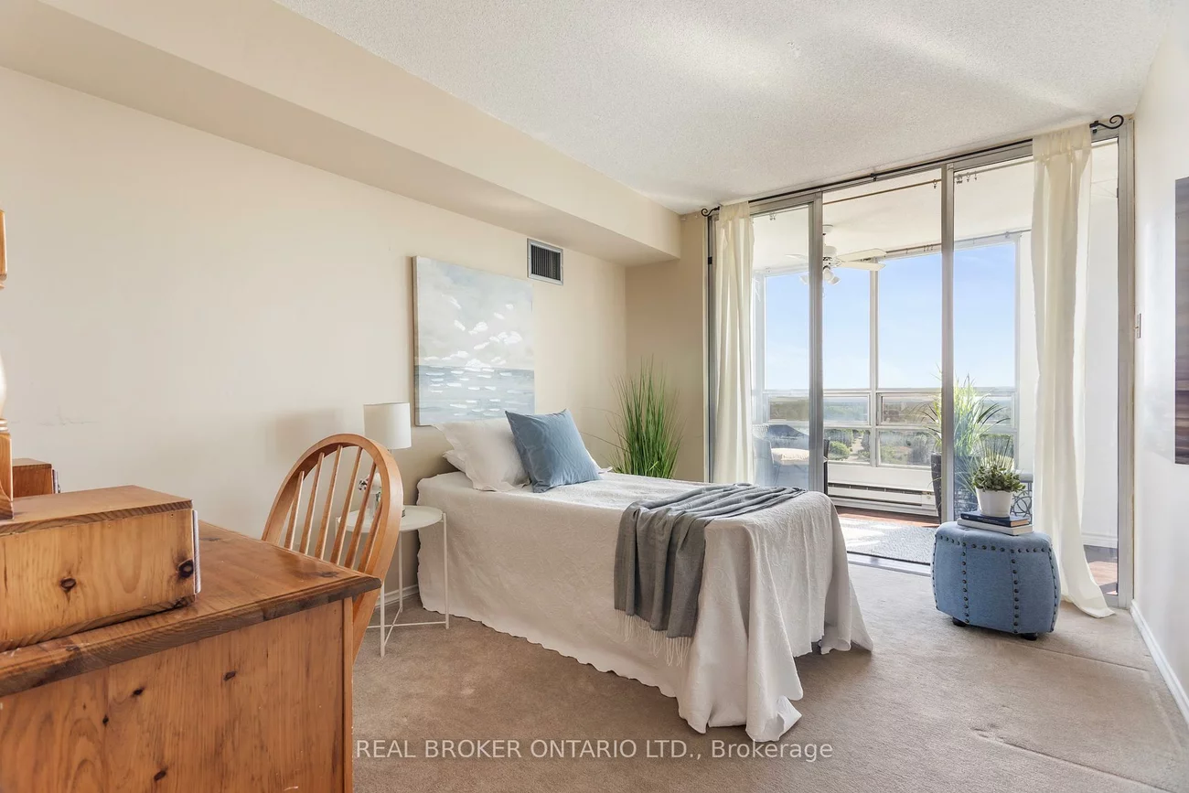 330, Mill, Brampton South, Brampton