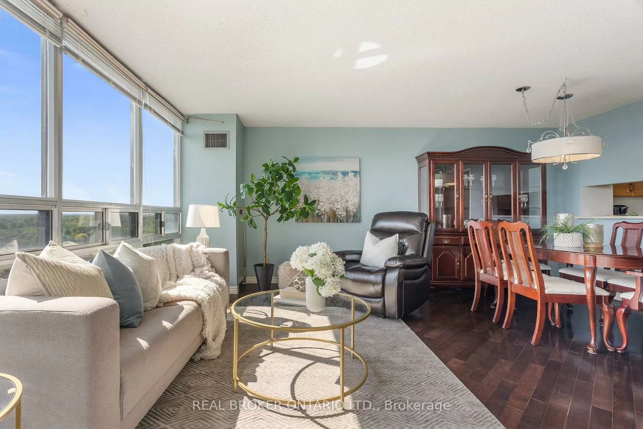 330, Mill, Brampton South, Brampton