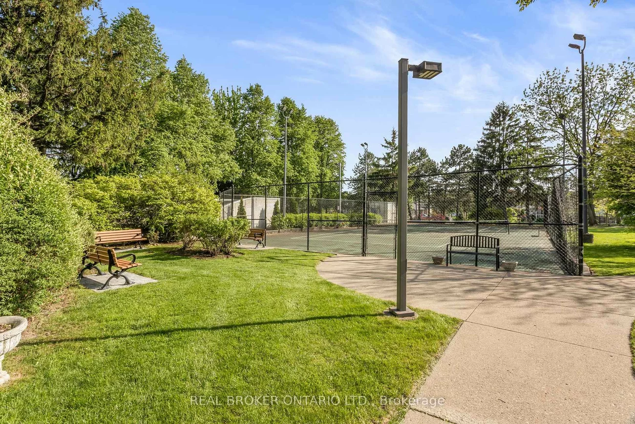 330, Mill, Brampton South, Brampton