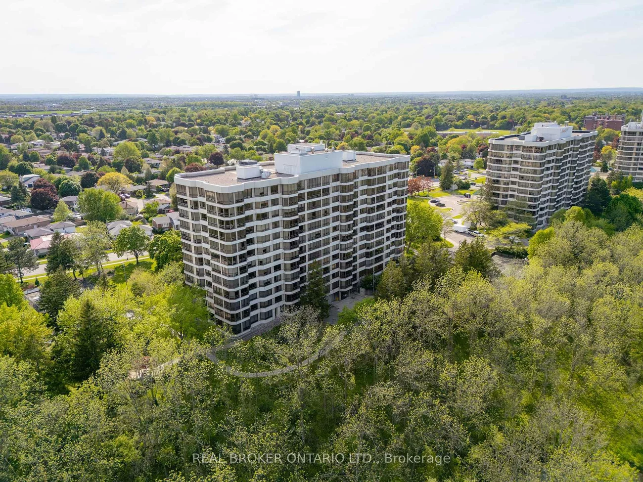 330, Mill, Brampton South, Brampton