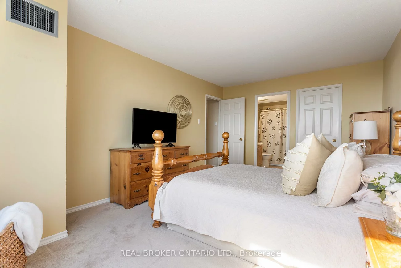 330, Mill, Brampton South, Brampton