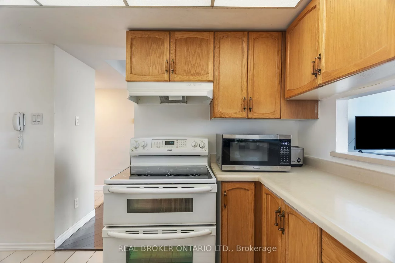 330, Mill, Brampton South, Brampton