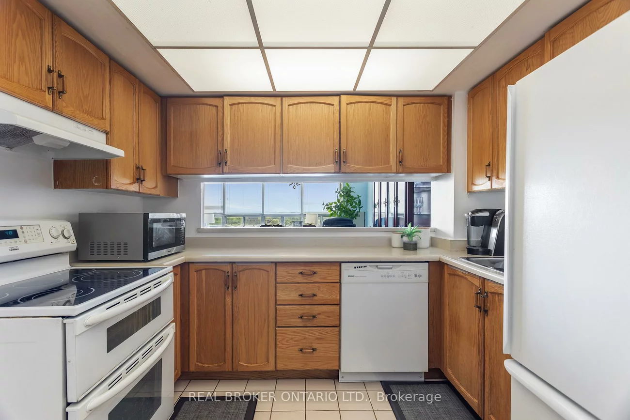 330, Mill, Brampton South, Brampton