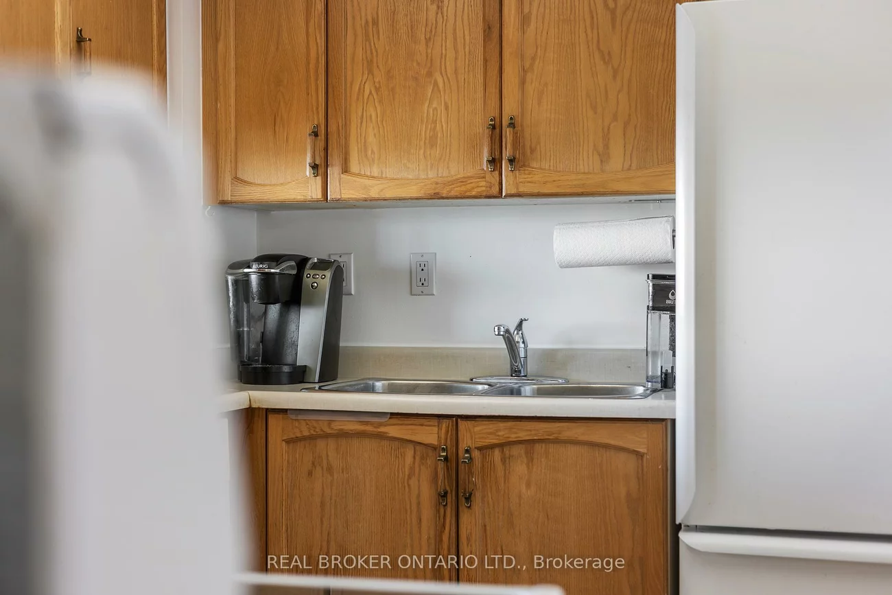 330, Mill, Brampton South, Brampton
